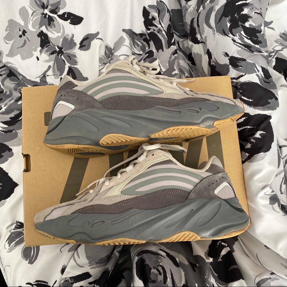 Yeezy Boost Tephra 700 V2